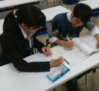 【新宿・中野エリア】外国籍の生徒に対する学習支援（Z会グループ）